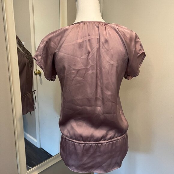 Filtre Lavender silky short sleeve blouse with beadwork, Size S/P - Picture 7 of 12